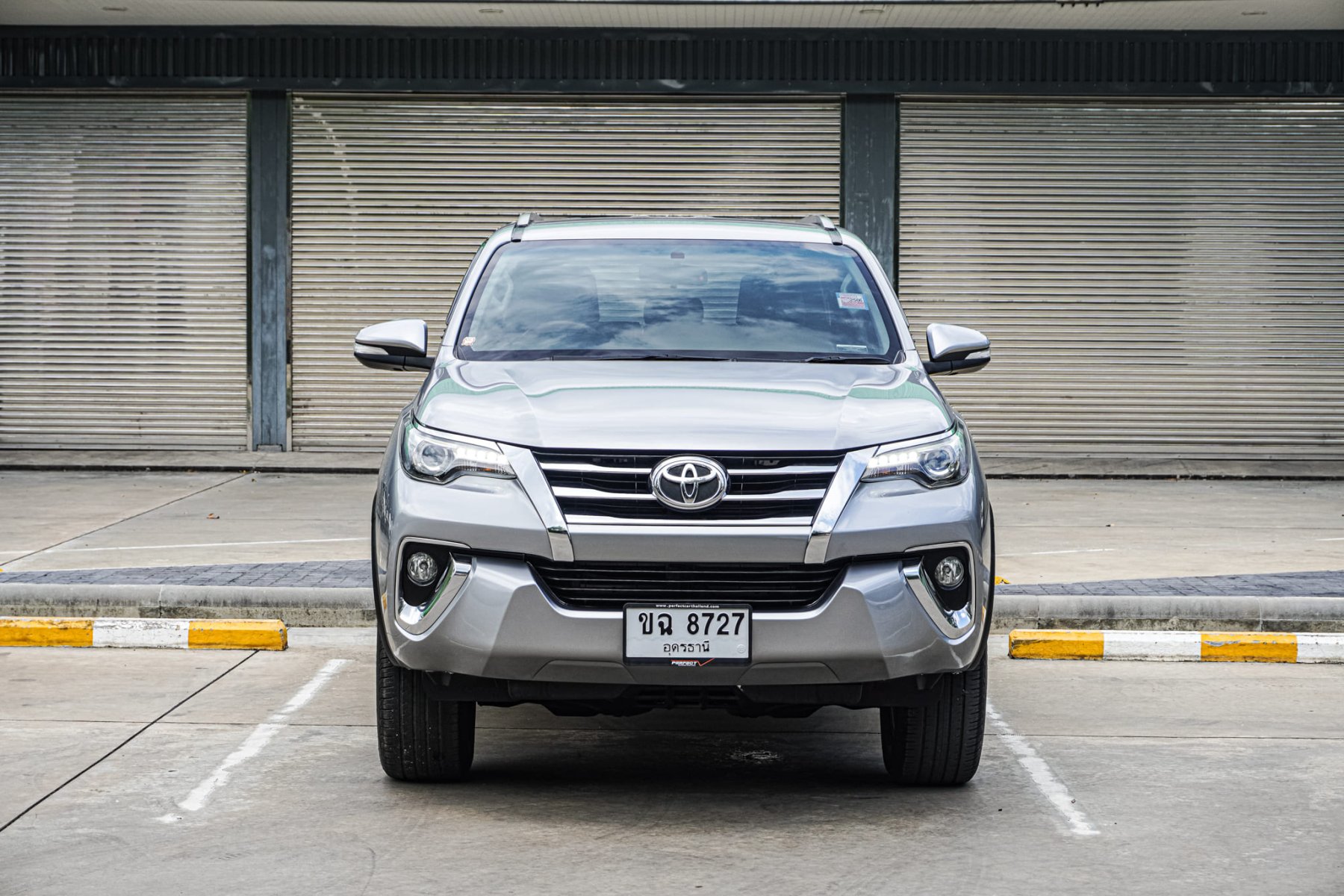 TOYOTA FORTUNER 2.4 V เกียร์ออโต้ ปี 2016 รถมือสอง สมุทรปราการ - Image 2