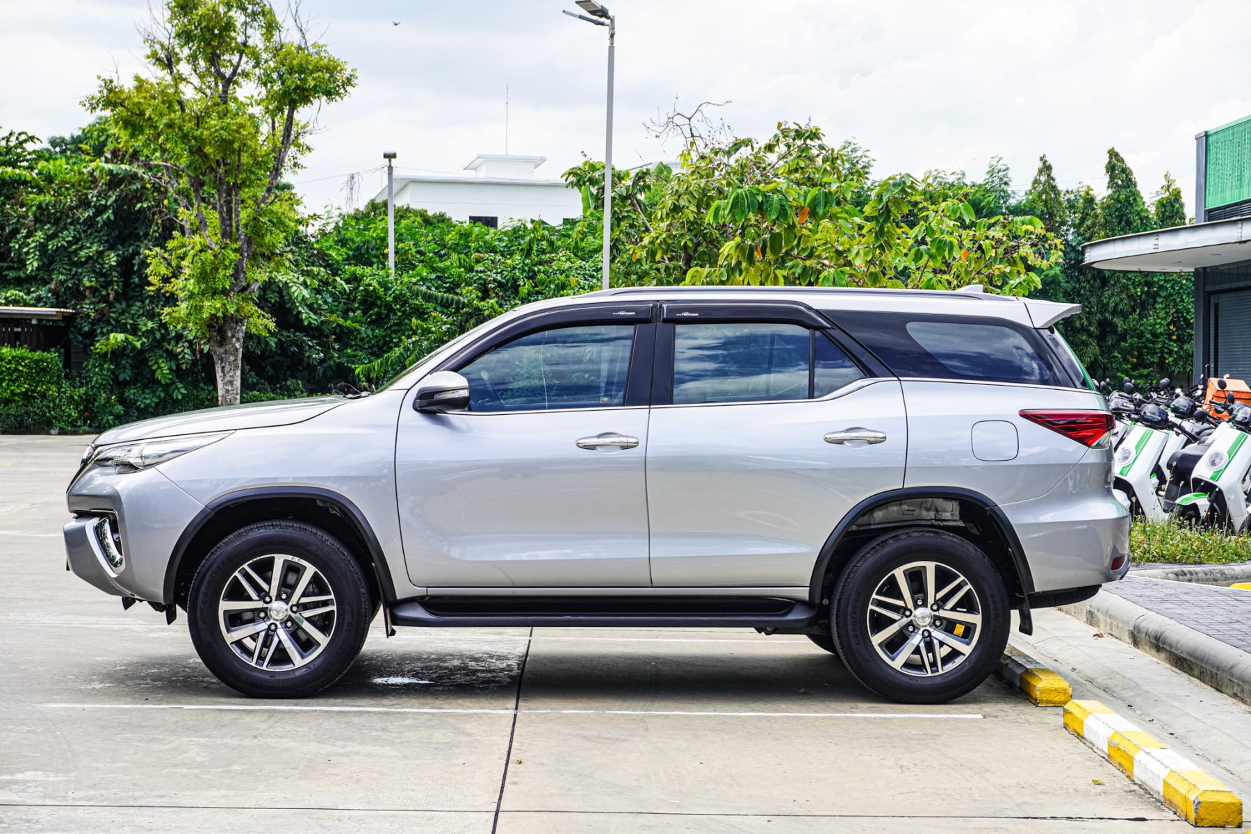 TOYOTA FORTUNER 2.4 V เกียร์ออโต้ ปี 2016 รถมือสอง สมุทรปราการ - Image 6