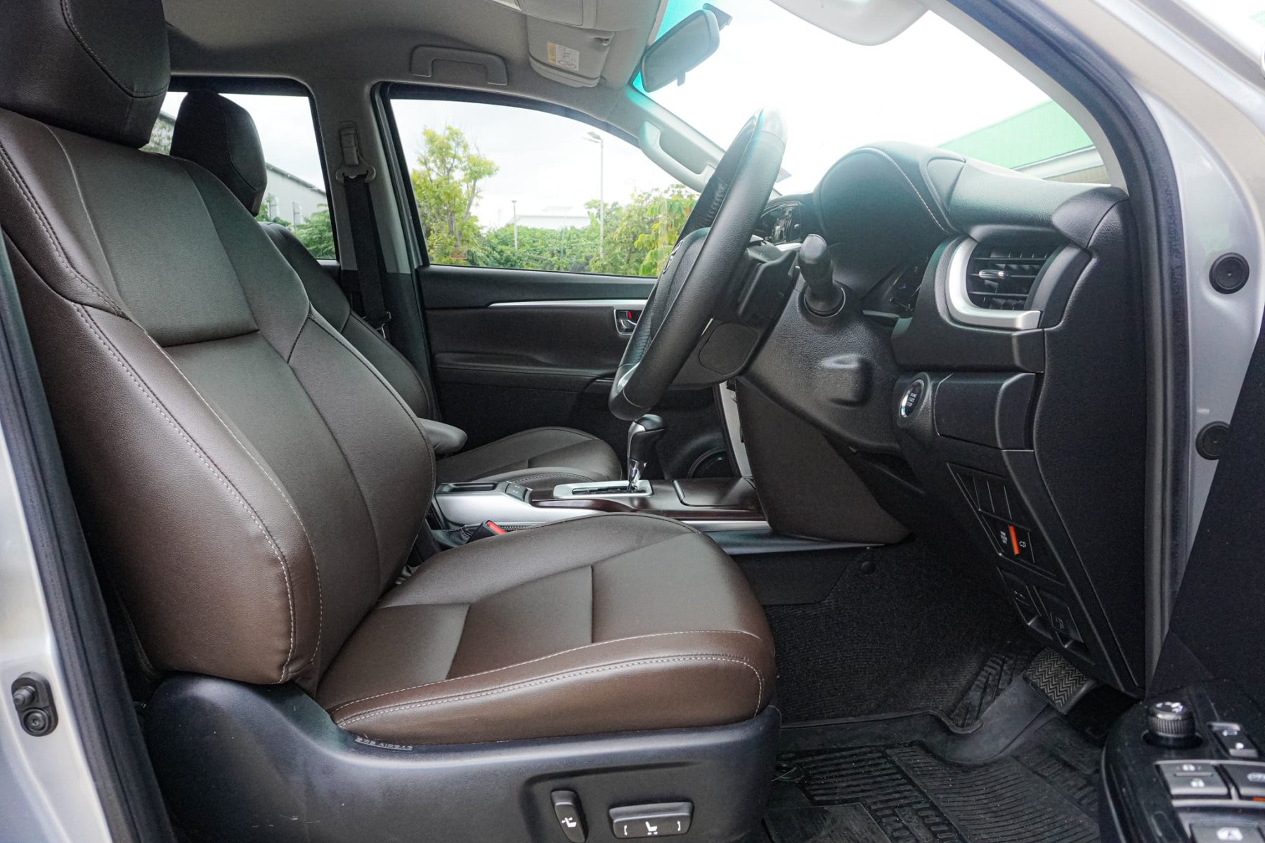 TOYOTA FORTUNER 2.4 V เกียร์ออโต้ ปี 2016 รถมือสอง สมุทรปราการ - Image 16